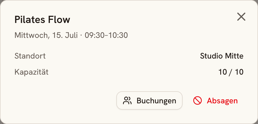 Termin-Dialog im StudioHero-Kalender: Kurs mit Datum, Uhrzeit, Standort und Kapazität, daneben Buchungen und Absagen
